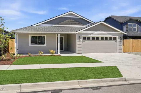 1834 Ingram Ln, Medford, OR 97501