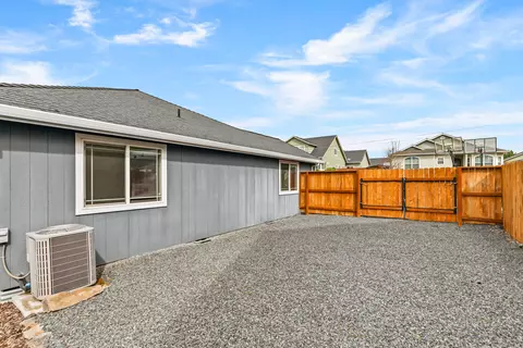 Exterior - 602 Barton Rd, Eagle Point, OR 97524 photo 5 of 6