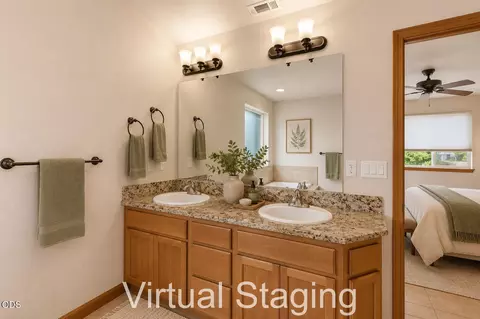 Bath - 602 Barton Rd, Eagle Point, OR 97524 photo 3 of 4