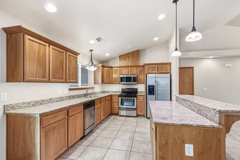 Kitchen - 602 Barton Rd, Eagle Point, OR 97524 photo 2 of 2