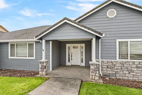 602 Barton Rd, Eagle Point, OR 97524