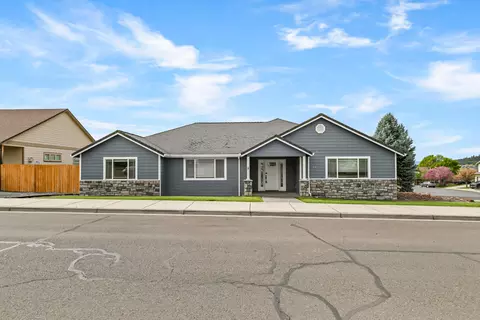 602 Barton Rd, Eagle Point, OR 97524