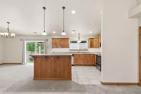 Kitchen - 602 Barton Rd, Eagle Point, OR 97524 photo 1 of 2