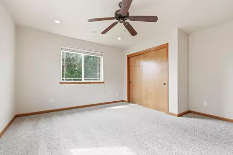 Bedroom - 602 Barton Rd, Eagle Point, OR 97524 photo 2 of 3