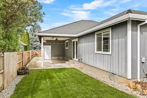 Exterior - 602 Barton Rd, Eagle Point, OR 97524 photo 3 of 6