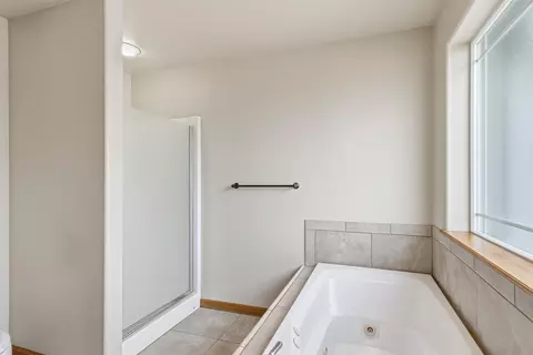 Bath - 602 Barton Rd, Eagle Point, OR 97524 photo 2 of 4