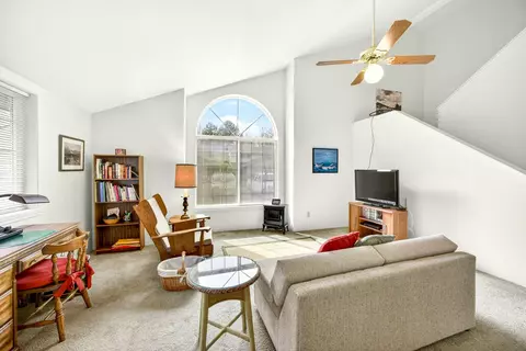 2122 Creek Dr, Ashland, OR 97520
