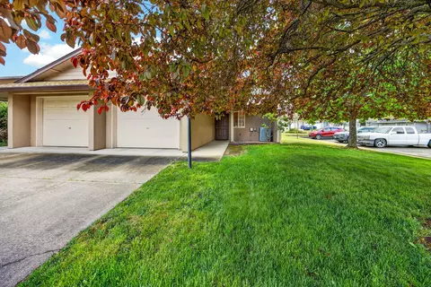 2122 Creek Dr, Ashland, OR 97520