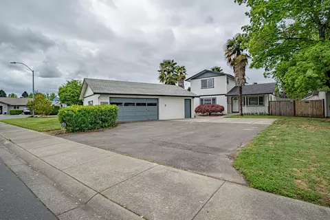 1457 SW Silver Maple Way, Grants Pass, OR 97526