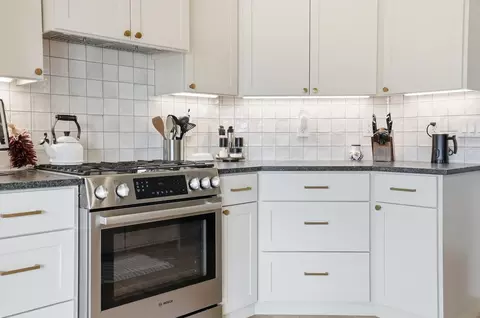 Kitchen - 61173 Ridgewater Loop, Bend, OR 97702 photo 2 of 4