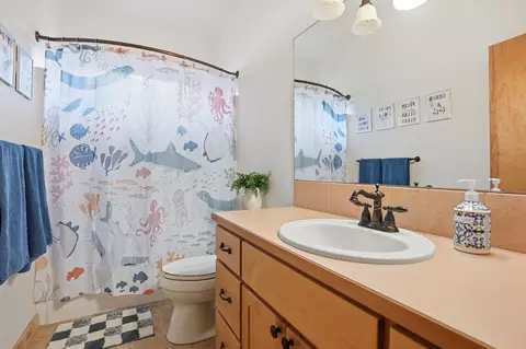 Bath - 61173 Ridgewater Loop, Bend, OR 97702 photo 3 of 3