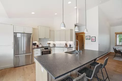 Kitchen - 61173 Ridgewater Loop, Bend, OR 97702 photo 3 of 4