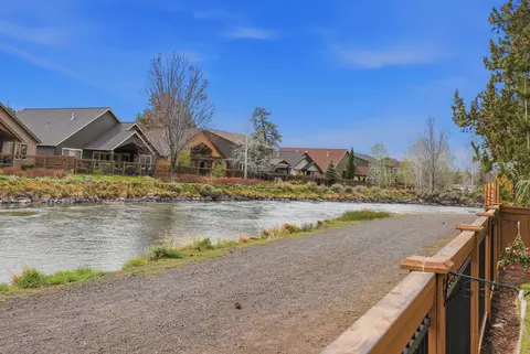 View/Area - 61173 Ridgewater Loop, Bend, OR 97702 photo 2 of 7