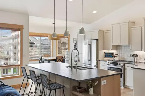 Kitchen - 61173 Ridgewater Loop, Bend, OR 97702 photo 1 of 4