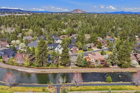 View/Area - 61173 Ridgewater Loop, Bend, OR 97702 photo 3 of 7