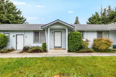 1365 SW Sun Glo Dr, Grants Pass, OR 97527