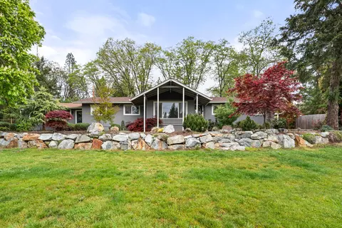 198 Hessar St, Grants Pass, OR 97527
