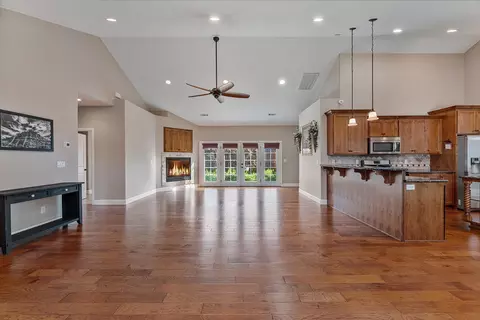 Living - 72 Pineridge Ln, Eagle Point, OR 97524 photo 1 of 5