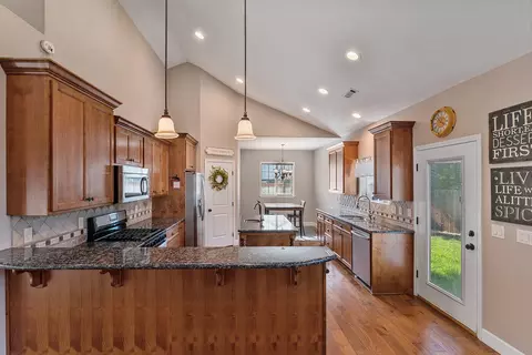 Kitchen - 72 Pineridge Ln, Eagle Point, OR 97524 photo 1 of 5