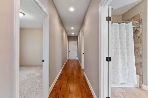Entry Way - 72 Pineridge Ln, Eagle Point, OR 97524 photo 3 of 3