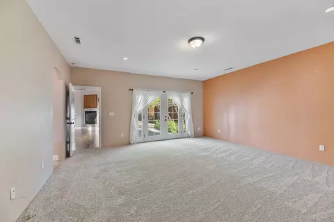 Living - 72 Pineridge Ln, Eagle Point, OR 97524 photo 5 of 5