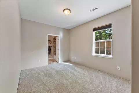 Bedroom - 72 Pineridge Ln, Eagle Point, OR 97524 photo 1 of 3