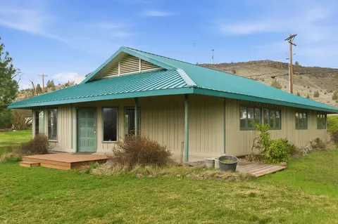 615 Timber Ln, Maupin, OR 97037