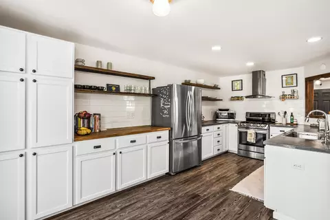 Kitchen - 20014 Powers Rd, Bend, OR 97702 photo 1 of 5