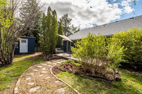 Exterior - 20014 Powers Rd, Bend, OR 97702 photo 8 of 12