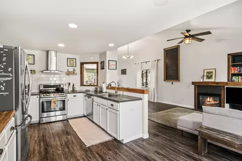 Kitchen - 20014 Powers Rd, Bend, OR 97702 photo 2 of 5