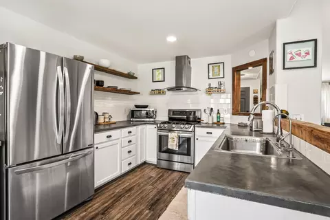 Kitchen - 20014 Powers Rd, Bend, OR 97702 photo 3 of 5