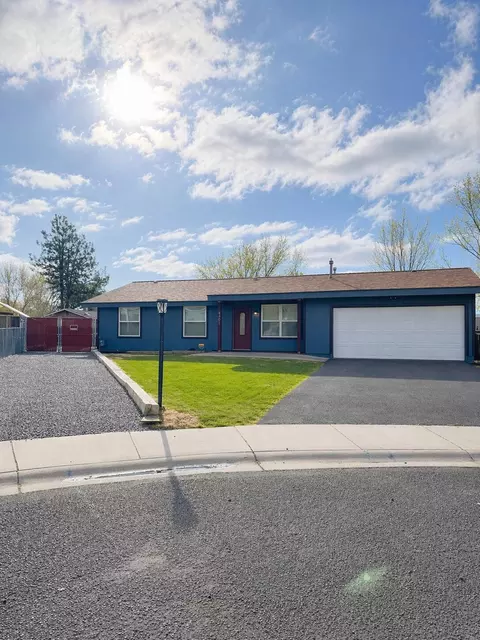 4301 Myrtlewood Dr, Klamath Falls, OR 97603