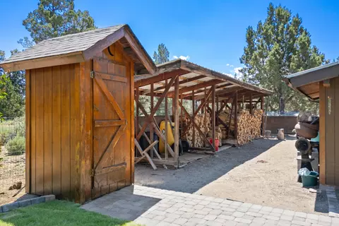 Exterior - 64864 Casa Ct, Bend, OR 97701 photo 16 of 17