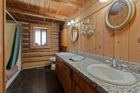 Bath - 64864 Casa Ct, Bend, OR 97701 photo 2 of 2