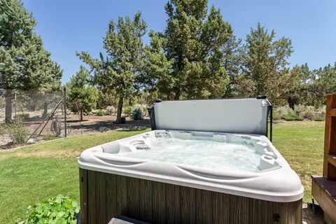 Exterior - 64864 Casa Ct, Bend, OR 97701 photo 10 of 17