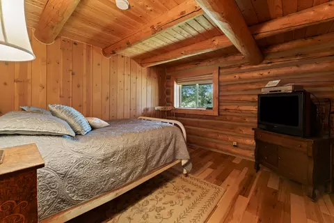 Bedroom - 64864 Casa Ct, Bend, OR 97701 photo 4 of 4