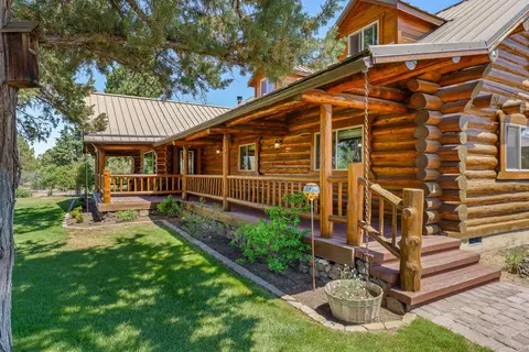 Exterior - 64864 Casa Ct, Bend, OR 97701 photo 2 of 17