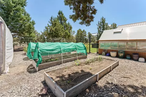 Exterior - 64864 Casa Ct, Bend, OR 97701 photo 13 of 17