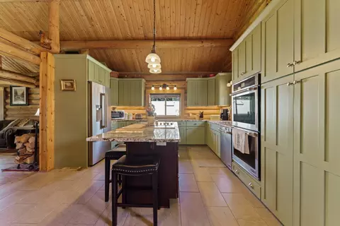 Kitchen - 64864 Casa Ct, Bend, OR 97701 photo 4 of 4