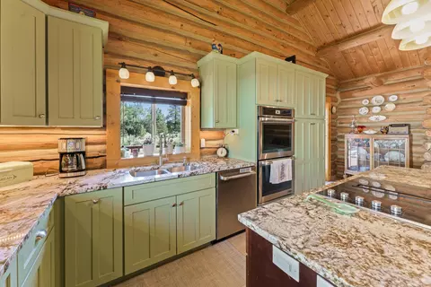 Kitchen - 64864 Casa Ct, Bend, OR 97701 photo 2 of 4
