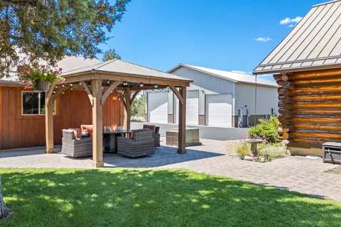 Exterior - 64864 Casa Ct, Bend, OR 97701 photo 8 of 17