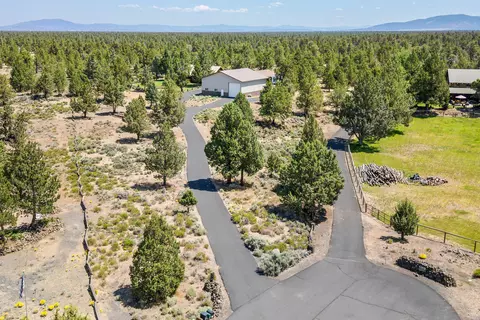 View/Area - 64864 Casa Ct, Bend, OR 97701 photo 3 of 5