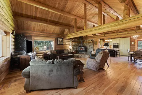 Living - 64864 Casa Ct, Bend, OR 97701 photo 3 of 4