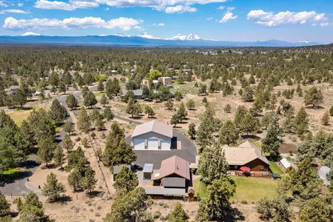 View/Area - 64864 Casa Ct, Bend, OR 97701 photo 2 of 5