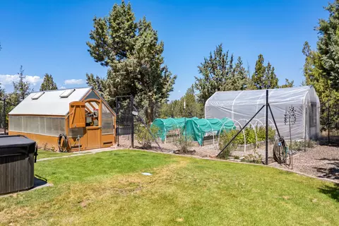 Exterior - 64864 Casa Ct, Bend, OR 97701 photo 9 of 17