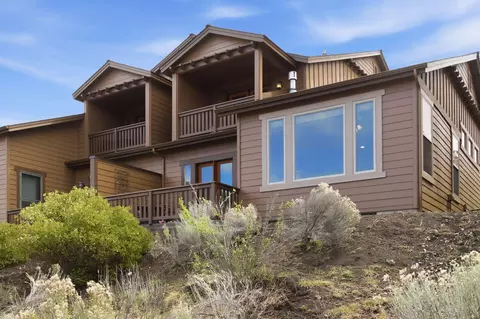 Exterior - 871 SW Blakely Rd, Bend, OR 97702 photo 6 of 10