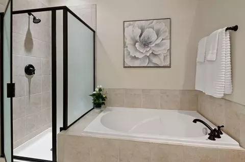 Bath - 871 SW Blakely Rd, Bend, OR 97702 photo 2 of 5