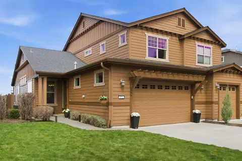Exterior - 871 SW Blakely Rd, Bend, OR 97702 photo 2 of 10