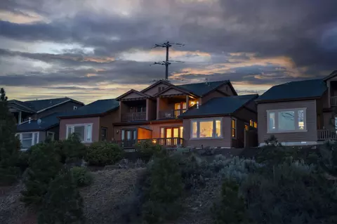 Exterior - 871 SW Blakely Rd, Bend, OR 97702 photo 9 of 10