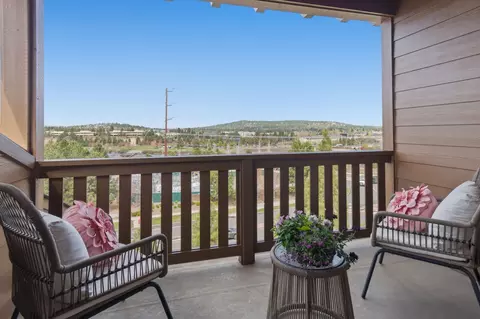 Exterior - 871 SW Blakely Rd, Bend, OR 97702 photo 5 of 10